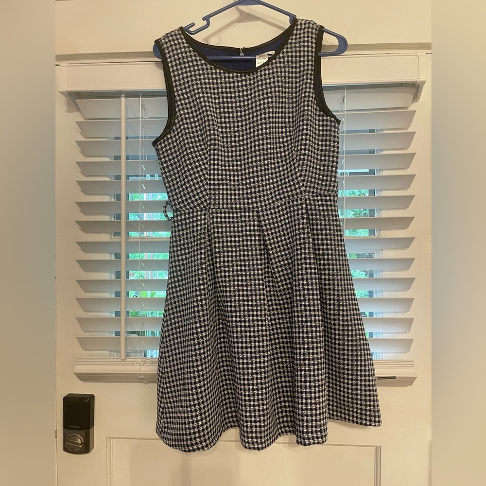 Flattering blue and white patterned dress.
